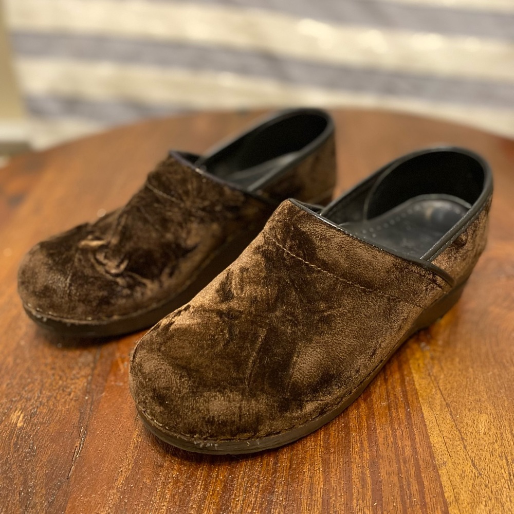 DANSKO Chocolate Brown size 39 Clog